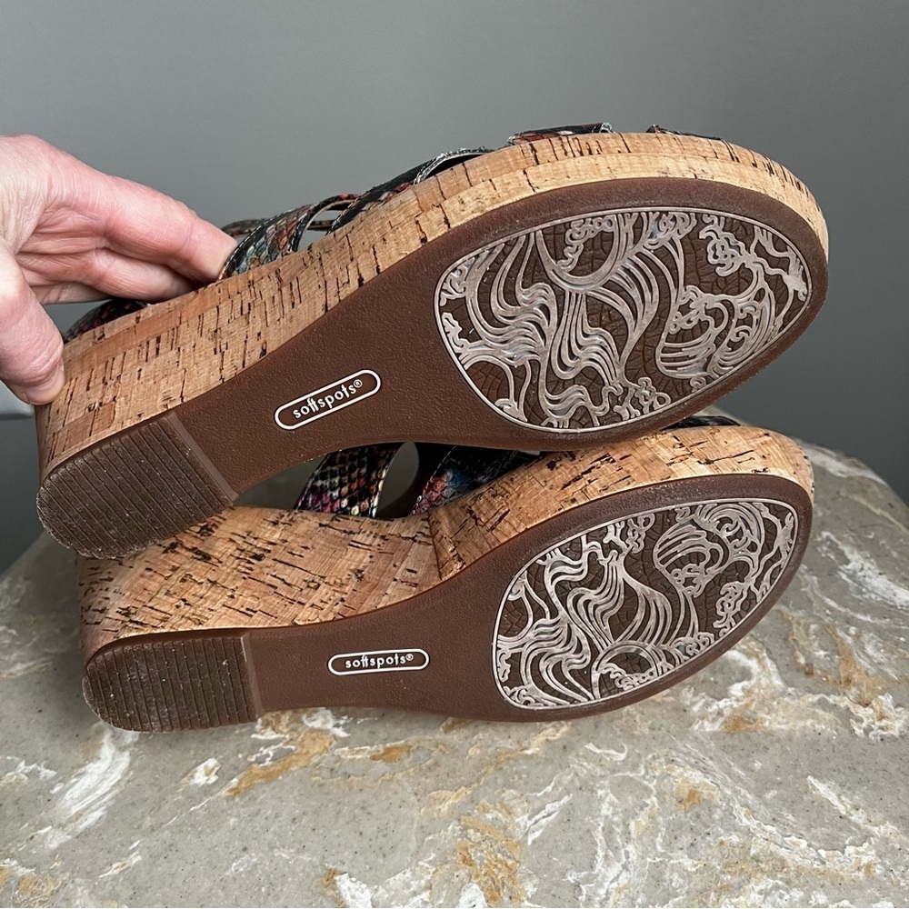 Softspots 8.5 wide sandals strappy open-toe rainbow snakeskin print cork wedge - Picture 9 of 11